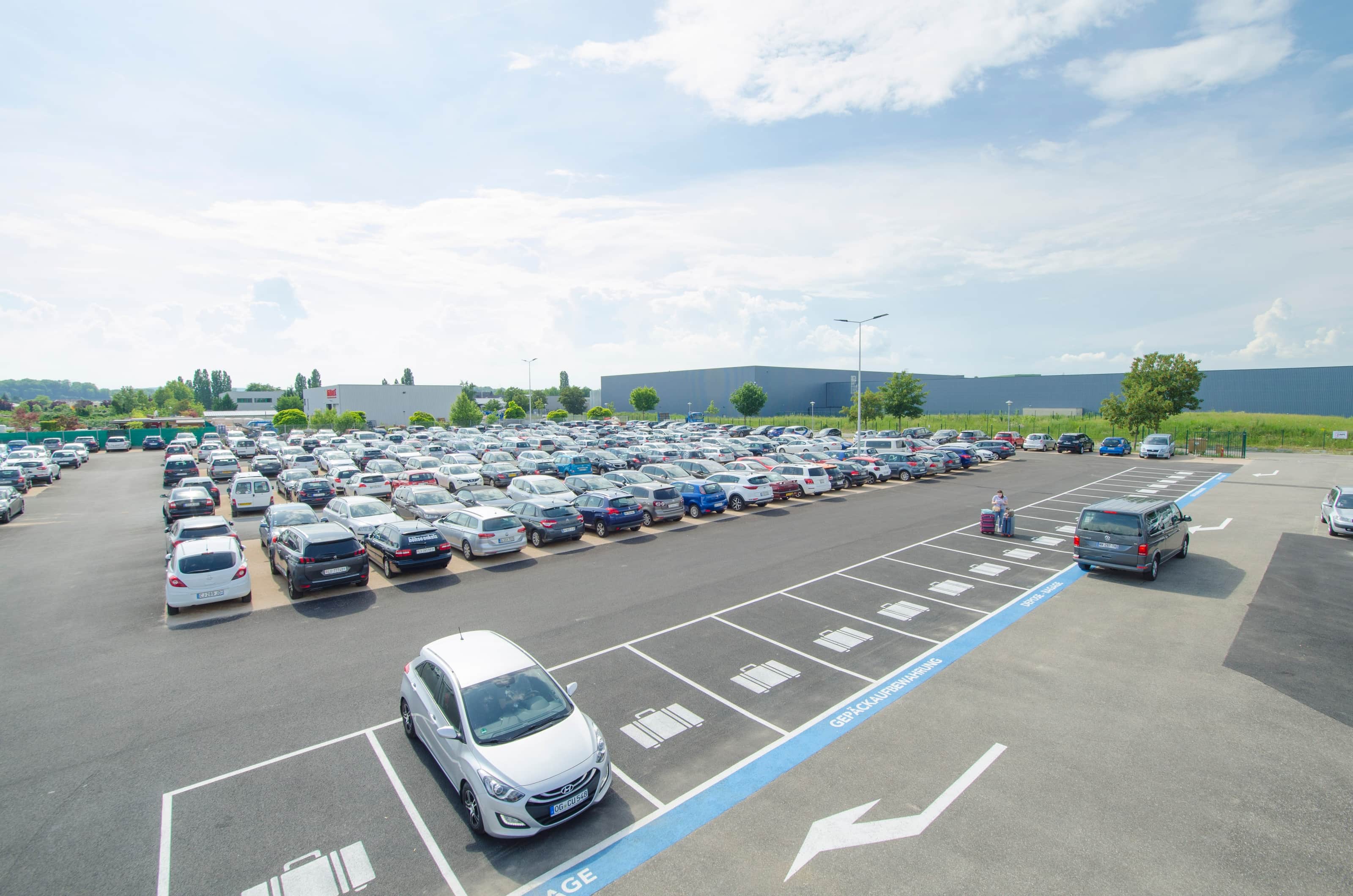 Direkt Am Flughafen Basel Parken www.bluepark-basel.ch